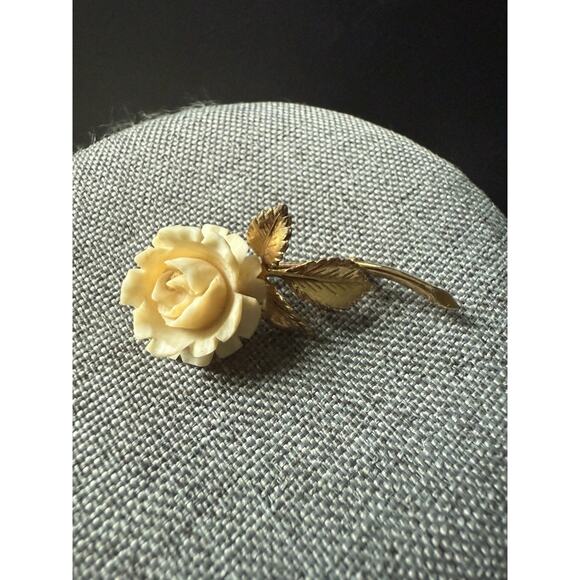 Vintage Carved White Rose Brooch Pin 1/20 12K Gold Filled Artsy Career Cocktail - Picture 2 of 6